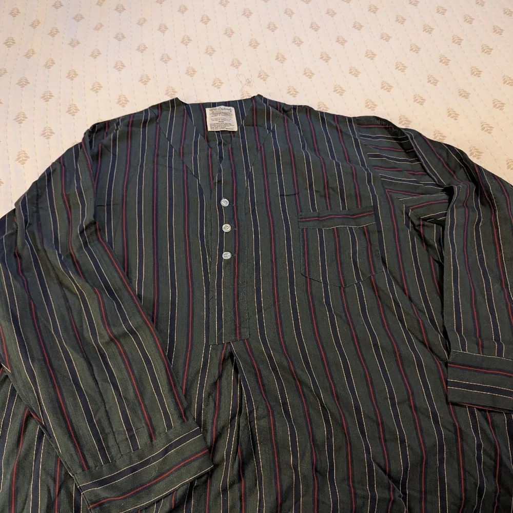 Vintage Men's Diplomat sleep shirt medium